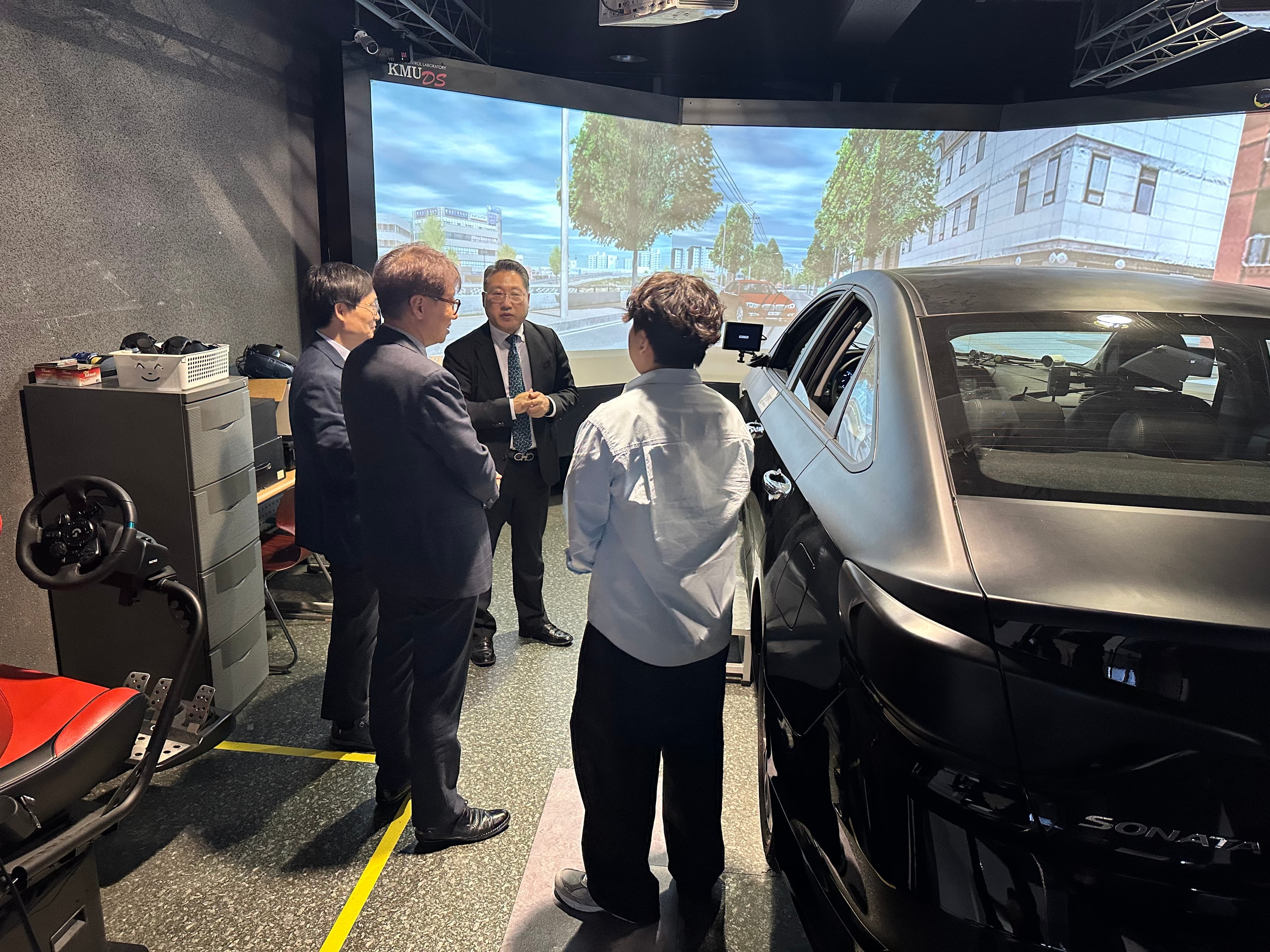 Live simulator demo for university presidents