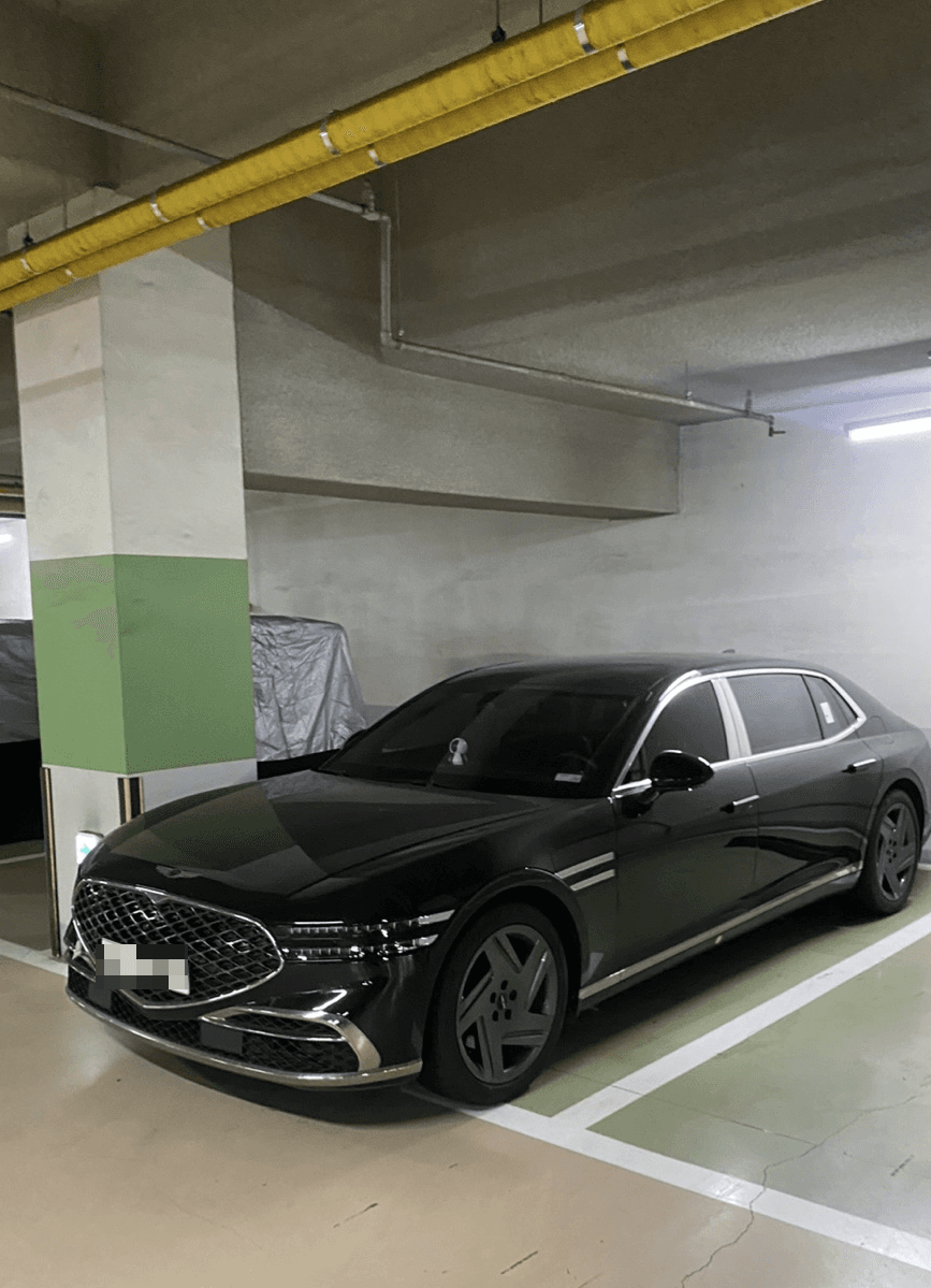 Genesis G90 limousine test vehicle